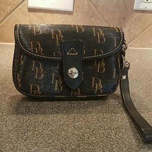 Dooney & Bourke 1975 signature wristlet
